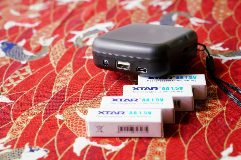 生活实用型数码产品：XTAR BC4充电器+小夜灯+充电电池评测