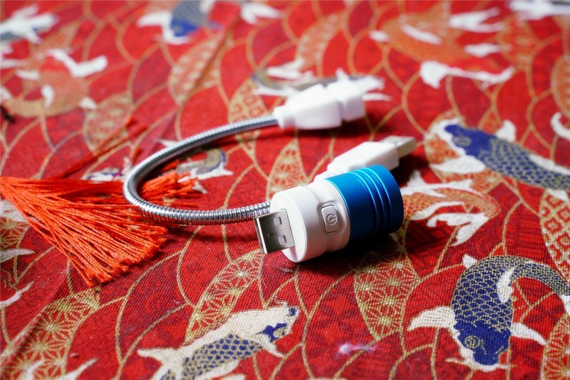 生活实用型数码产品：XTAR BC4充电器+小夜灯+充电电池评测