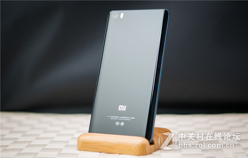 5.7 吋大屏+双曲面玻璃 小米 Note 美图抢先看