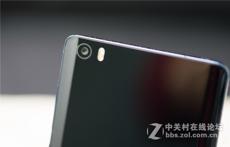 5.7 吋大屏+双曲面玻璃 小米 Note 美图抢先看