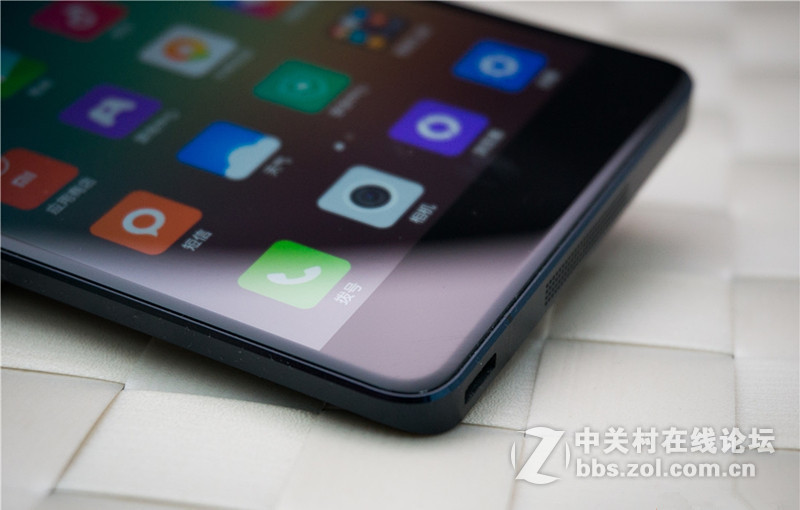 5.7 吋大屏+双曲面玻璃 小米 Note 美图抢先看