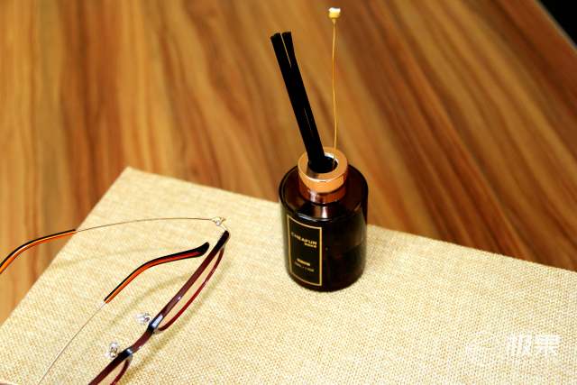 从现在开始防蓝光，这款双重阻隔技术的眼镜，颜值还贼高！