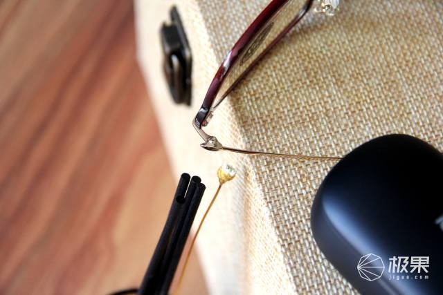 从现在开始防蓝光，这款双重阻隔技术的眼镜，颜值还贼高！