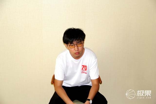 从现在开始防蓝光，这款双重阻隔技术的眼镜，颜值还贼高！