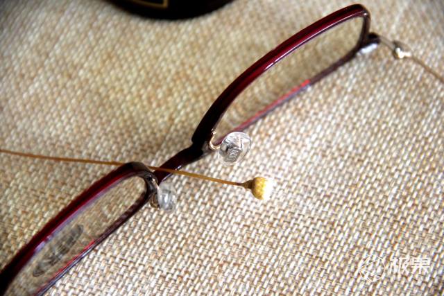 从现在开始防蓝光，这款双重阻隔技术的眼镜，颜值还贼高！