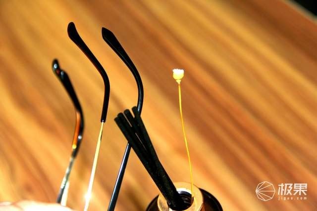 从现在开始防蓝光，这款双重阻隔技术的眼镜，颜值还贼高！