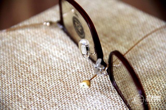 从现在开始防蓝光，这款双重阻隔技术的眼镜，颜值还贼高！