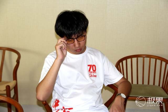 从现在开始防蓝光，这款双重阻隔技术的眼镜，颜值还贼高！