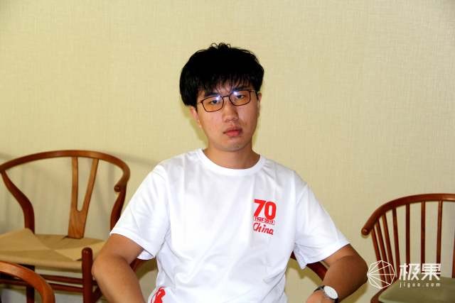 从现在开始防蓝光，这款双重阻隔技术的眼镜，颜值还贼高！