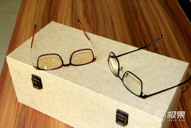 从现在开始防蓝光，这款双重阻隔技术的眼镜，颜值还贼高！