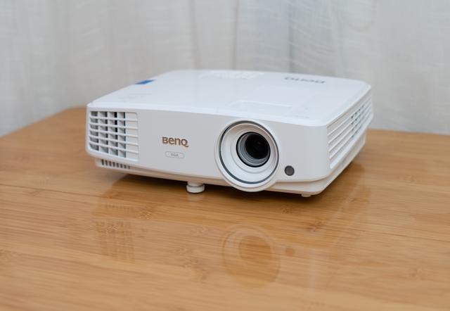 投影仪买了就后悔？别错过这款实用型无线投影仪