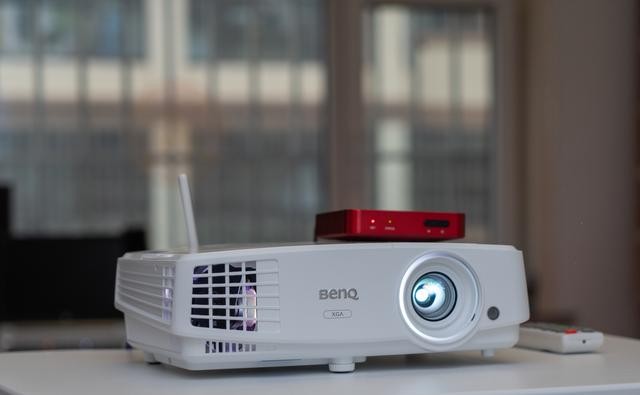 投影仪买了就后悔？别错过这款实用型无线投影仪