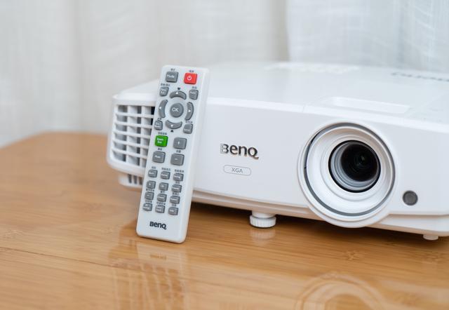 投影仪买了就后悔？别错过这款实用型无线投影仪