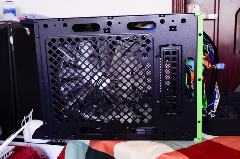 先马碳立方装机好逼格！