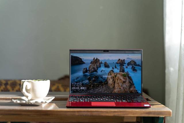 一张A4纸大小的笔记本挑战主力机，不知道产品经理疯了多少次