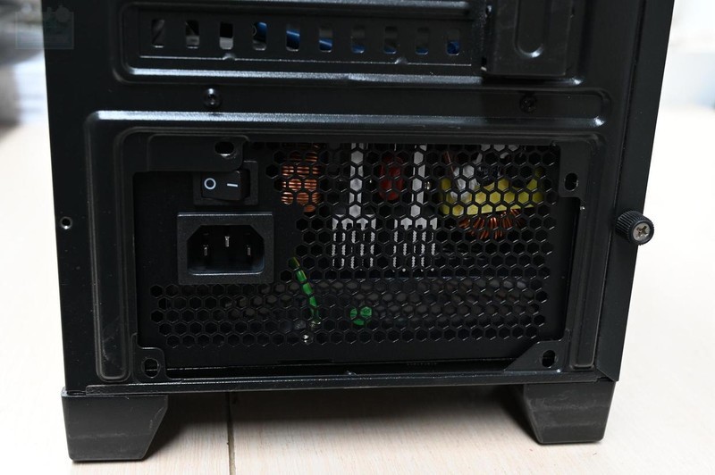 别让电源限制了主机的拓展空间，艾湃电竞AN-750M用起来绰绰有余