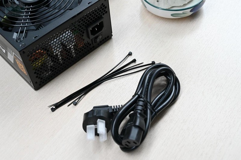 别让电源限制了主机的拓展空间，艾湃电竞AN-750M用起来绰绰有余