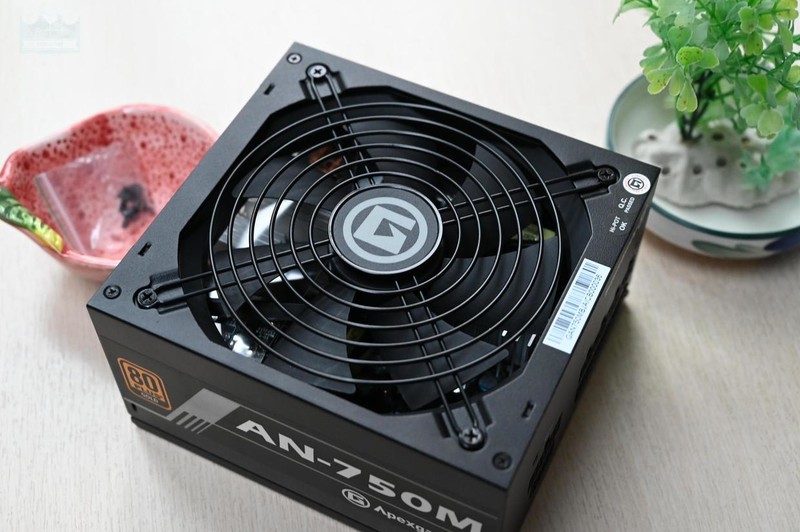 别让电源限制了主机的拓展空间，艾湃电竞AN-750M用起来绰绰有余