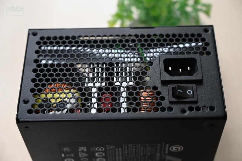 别让电源限制了主机的拓展空间，艾湃电竞AN-750M用起来绰绰有余