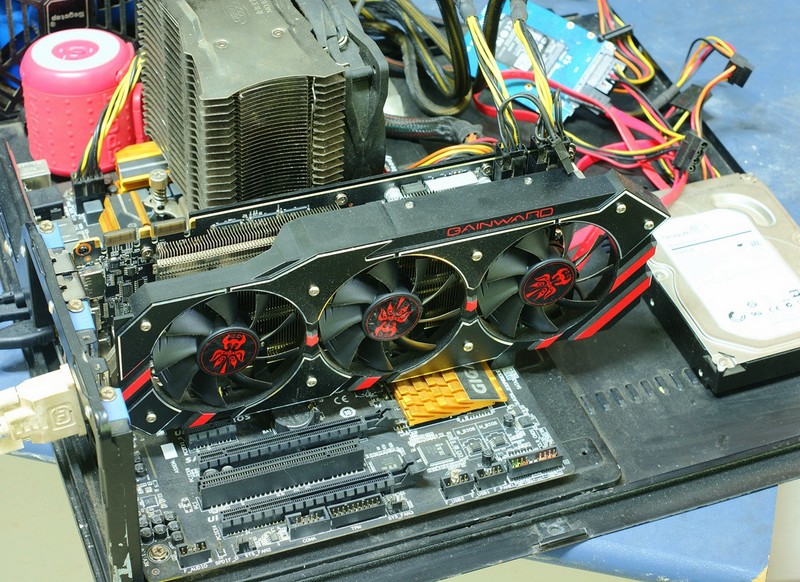 朋友那借来张赵云，实测耕升GTX970 关羽赵云之争，赵云真能比二爷厉害？