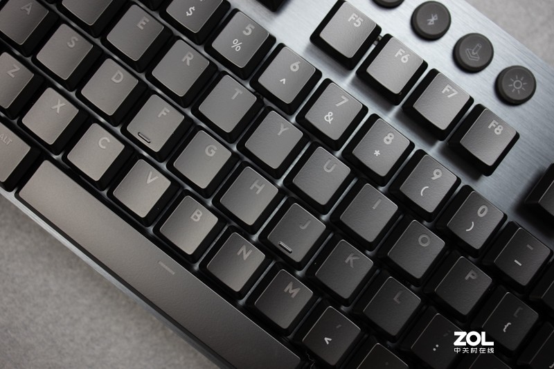 将近2000入手一个游戏键盘，价格不便宜玩起来真香