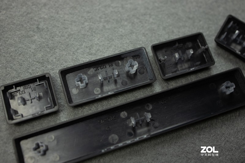 将近2000入手一个游戏键盘，价格不便宜玩起来真香