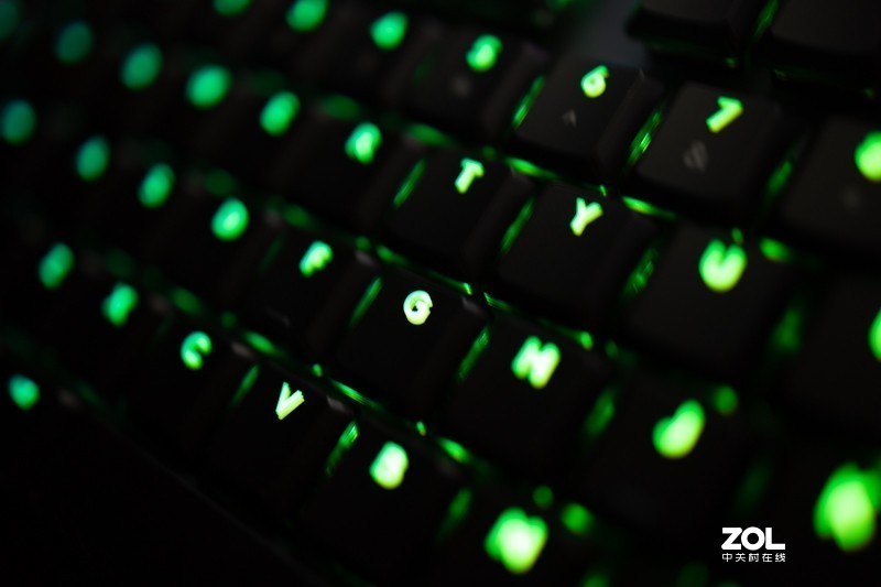 将近2000入手一个游戏键盘，价格不便宜玩起来真香