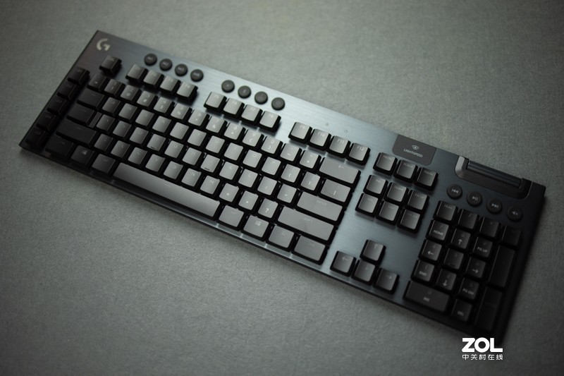 将近2000入手一个游戏键盘，价格不便宜玩起来真香