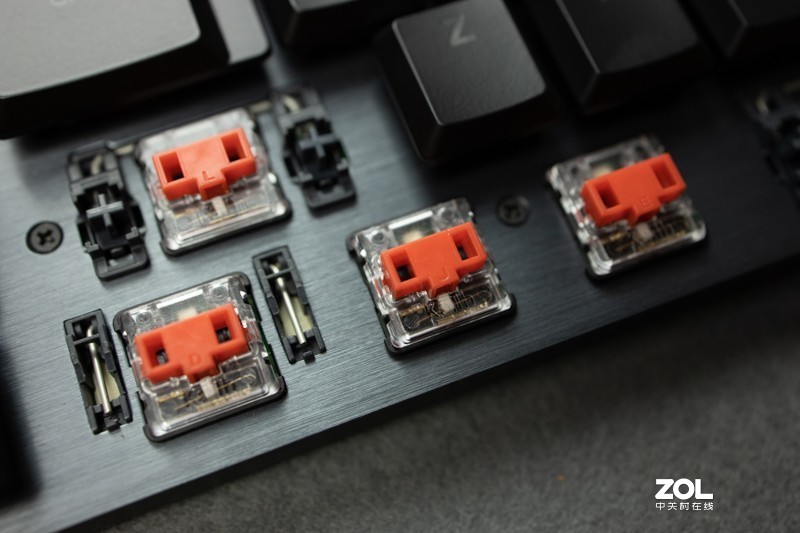 将近2000入手一个游戏键盘，价格不便宜玩起来真香