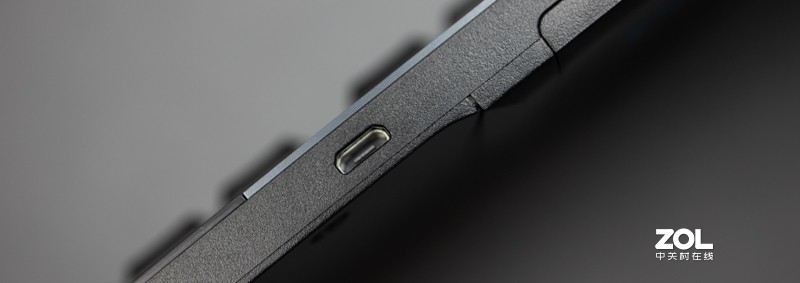 将近2000入手一个游戏键盘，价格不便宜玩起来真香