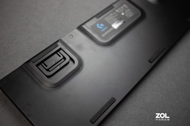 将近2000入手一个游戏键盘，价格不便宜玩起来真香