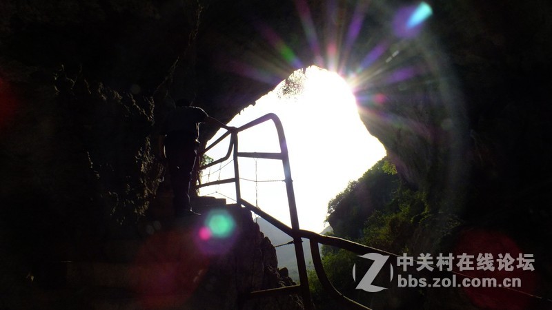 娄山之春缅怀先烈战斗遗址