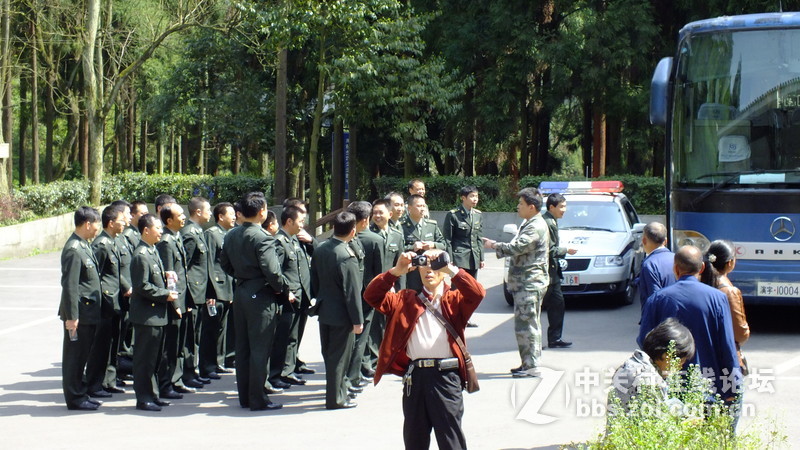 娄山之春缅怀先烈战斗遗址