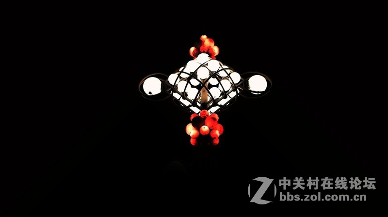 看我HTCE8的夜拍效果--刚才用新的注册名发的，现在改回来(版主见谅)