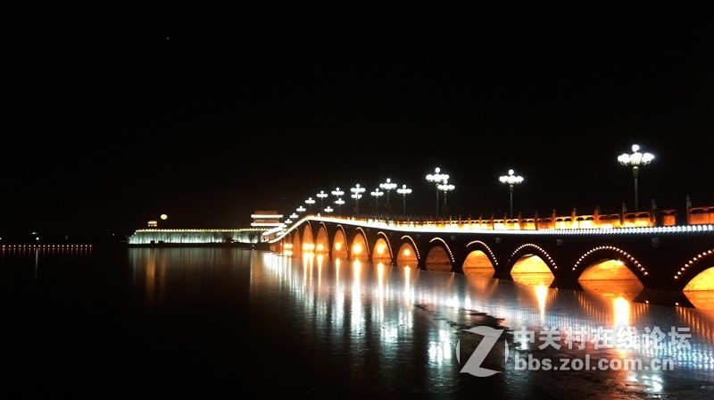 看我HTCE8的夜拍效果--刚才用新的注册名发的，现在改回来(版主见谅)