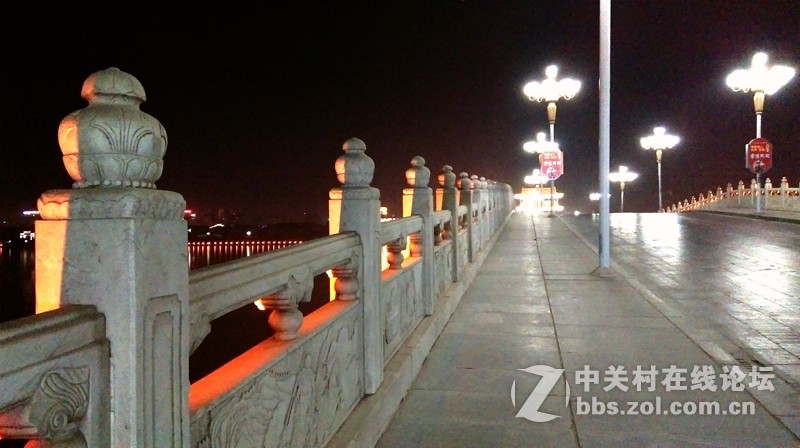 看我HTCE8的夜拍效果--刚才用新的注册名发的，现在改回来(版主见谅)