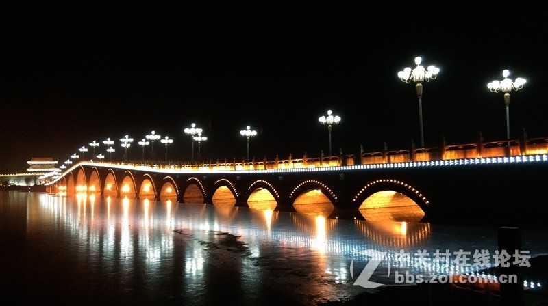 看我HTCE8的夜拍效果--刚才用新的注册名发的，现在改回来(版主见谅)