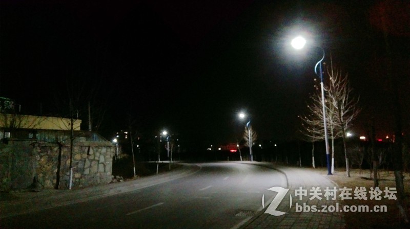 看我HTCE8的夜拍效果--刚才用新的注册名发的，现在改回来(版主见谅)