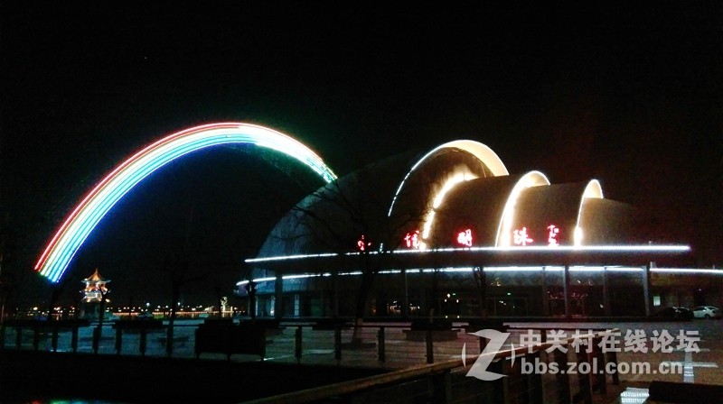 看我HTCE8的夜拍效果--刚才用新的注册名发的，现在改回来(版主见谅)