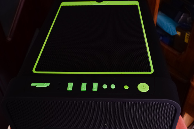 先马碳立方装机好逼格！