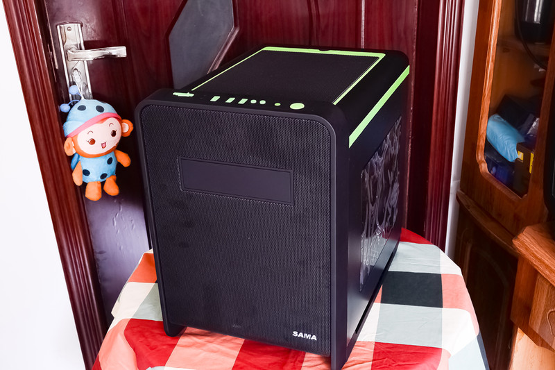 先马碳立方装机好逼格！