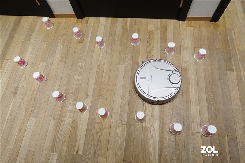 这款扫地机可以和小爱同学连接，实现语音指令控制，特别的棒