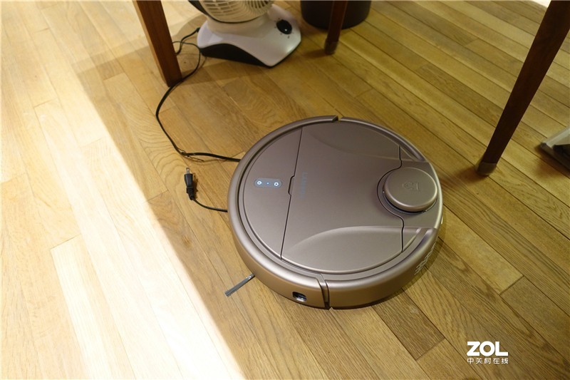 这款扫地机可以和小爱同学连接，实现语音指令控制，特别的棒