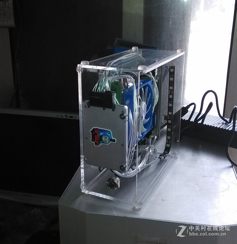 巴掌大有机玻璃小箱简单改造HTPC简介