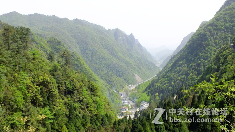 娄山之春缅怀先烈战斗遗址