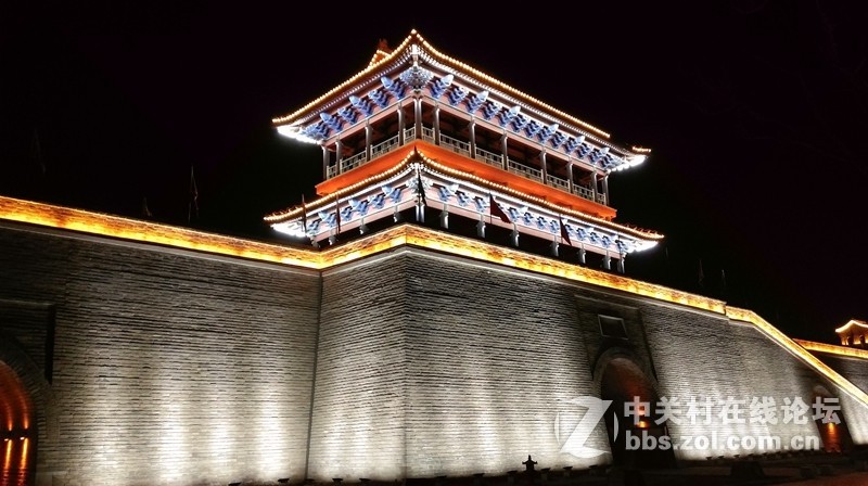 看我HTCE8的夜拍效果--刚才用新的注册名发的，现在改回来(版主见谅)