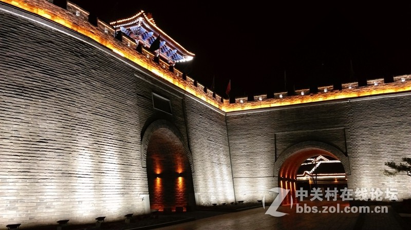 看我HTCE8的夜拍效果--刚才用新的注册名发的，现在改回来(版主见谅)