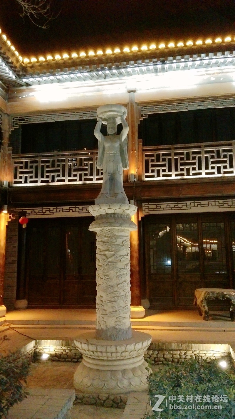 看我HTCE8的夜拍效果--刚才用新的注册名发的，现在改回来(版主见谅)