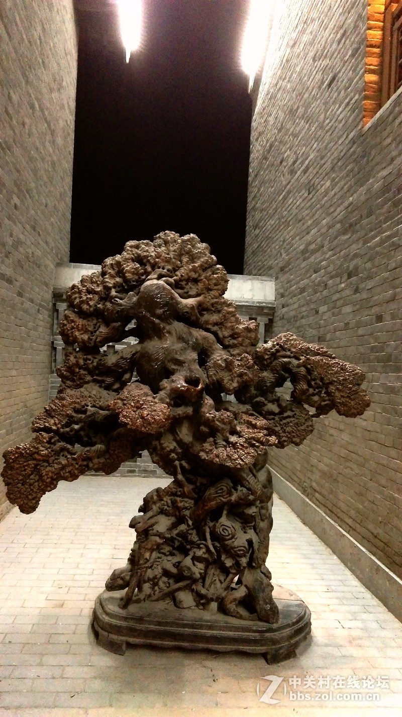 看我HTCE8的夜拍效果--刚才用新的注册名发的，现在改回来(版主见谅)