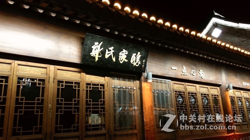 看我HTCE8的夜拍效果--刚才用新的注册名发的，现在改回来(版主见谅)